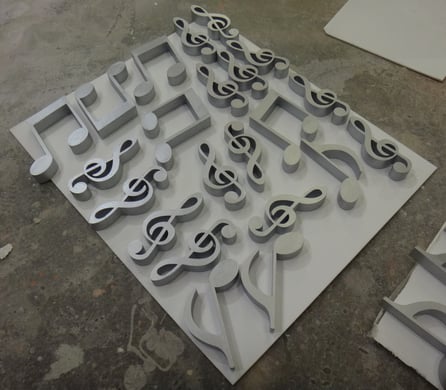 Notas musicales (pintadas en plata) para decoración