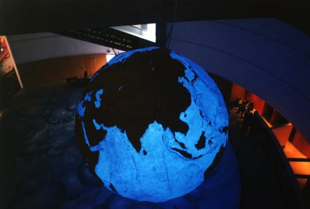 Globo Terraqueo Gigante,, (Oceanos y Continentes en relieve topográfico) 5 metros diametro. Exposición Universal Lisboa, Pabellón del Futuro.