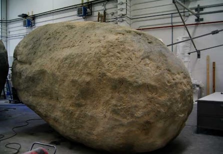 Roca Gigante (5 x 2,80 x 2,20 metros)