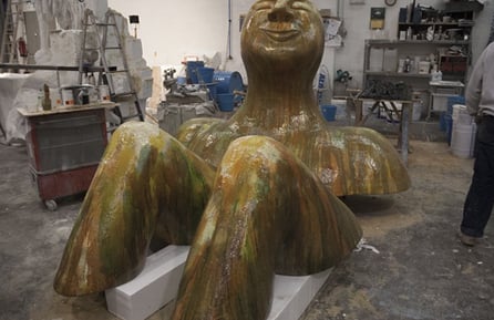 Escultura Fluvial en Poliester, El hombre del Río, realizada para flotar en el Rio Guadalquivir (Córdoba) y ser vista desde las orillas