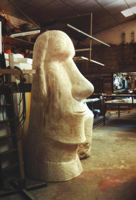 Isla de Pascua, Moai, para stand, en proceso.
