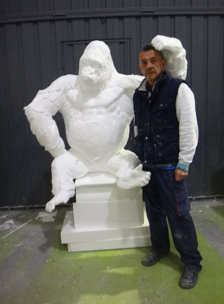 Gorila a tamaño natural, ampliación