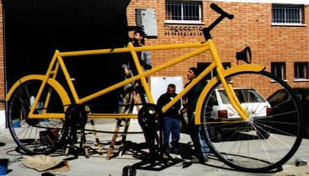 Bicicleta Tandem Gigante, como reclamo en Feria, Stand Ferial