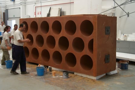 Ladrillo Gigante (5 metros), como reclamo de una constructora, stand en la Feria Construmat.