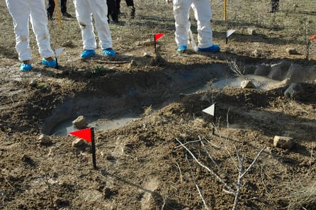 Huella hundida de pisada gigante (poliester) para rodaje de spot en localización.