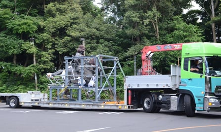 ２０２２年７月８日、地震で傾いた政宗公騎馬像が修復のため、東京へ搬送されました。