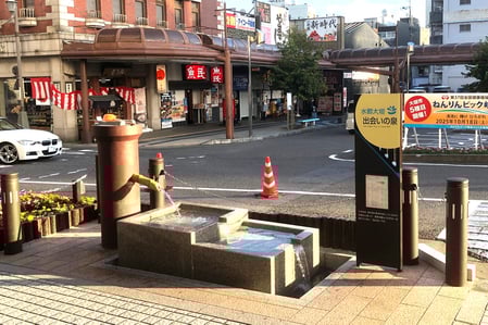 JR大垣駅南口にある湧水施設　出会いの泉