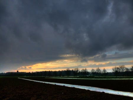 Da ist sogar ein kleines Fleckchen blauer Himmel zu sehen!