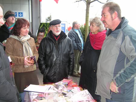 Kantonsratskandidaten beim Diskutieren