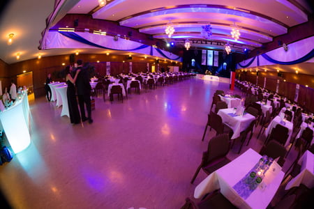 Der feierliche Ball-Saal