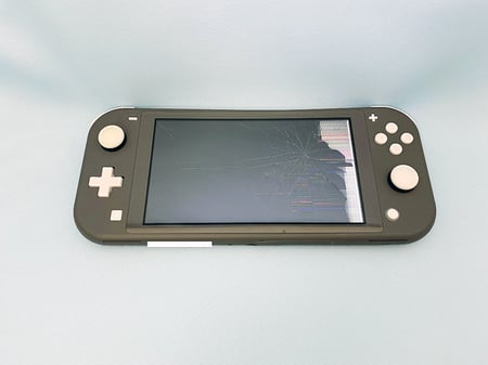 NIntendo Switch Liteの液晶割れ