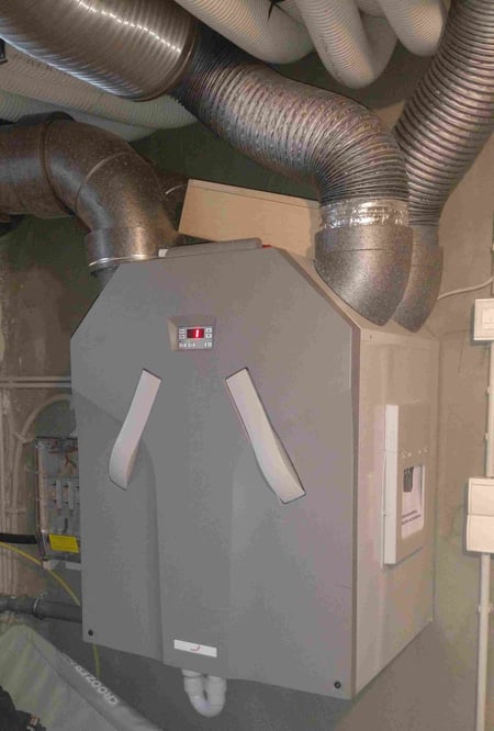 Kontrollierte Wohnraumlüftung wichtig für KFW plus Gebäude PV Solar Foto Solarstrom Simon