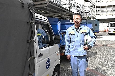 大塚さんと軽小型貨物車