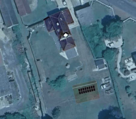 Installation au sol dans le jardin d'une maison normande à colombages