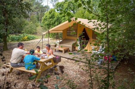 Camping glamping dordogne france- @etangdebazange