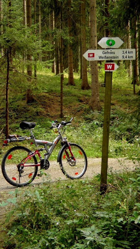 Rad- Wanderweg im Ölschnitztal Naturpark Fichtelgebirge 