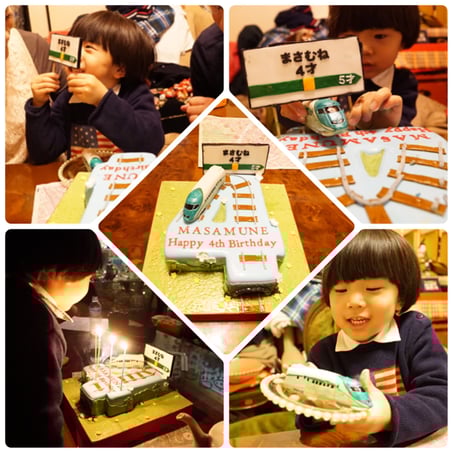 お誕生日おめでとうございます🎉 毎年新年嬉しいお写真ありがとうございます😊😍 ❤️お砂糖新幹線で駅看板通過〜🚅って遊んでいる声が聞こえてきそう❤️❤️❤️ 今年も製作頑張ります❤️ 物凄くやる気が💪 もりもり😊 ありがとうございます！‼️