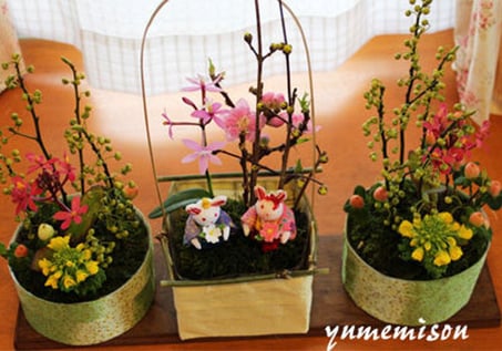 宮子花園のフラワーアレンジは、四季の行事等にあった内容のアレンジもいたします。写真は雛祭り前のアレンジです。