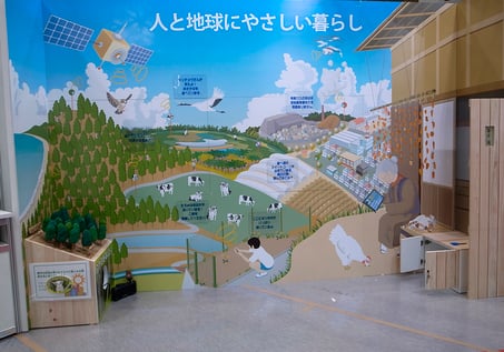 大手企業のイベントブースデザインを担当するマルチクリエイターYORIYASU