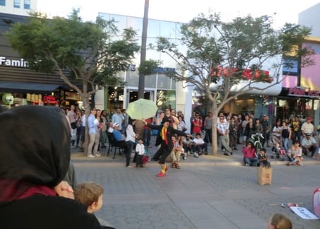 ほっほさんのパントマイムパフォーマンス。子供向け出張イベント案内