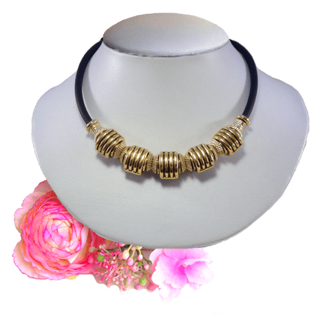 Effet vintage pour collier moderne, bijou Yaëlle.