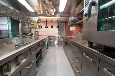 gemmet handels ag, gemmet expert blog, küchenbau , küchenplanung, küchenbauer, premium, massgeschneidert, wallis, waadt schweiz, hotellerie, gastronomie, the capra, saas-fee, luxushotellerie, marrone, prostahl, beratung, verkauf, installation, montage,