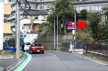 北寺尾　獅子ヶ谷交差点手前・遠景