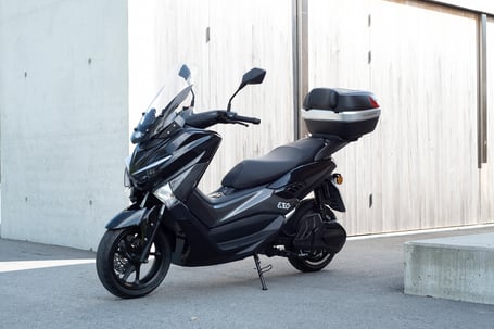 EC7000 mit Topcase (Optional erhältlich)