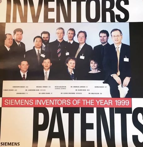 西门子公司 1999 年年度发明人 张宏博士（前排左二）