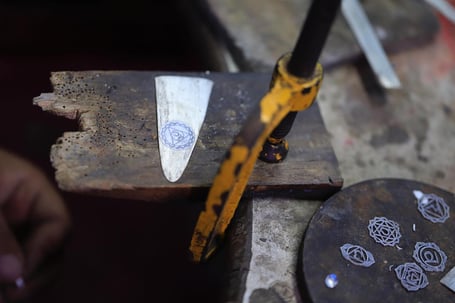 Handgefertigte Anhänger mit Chakra Symbol