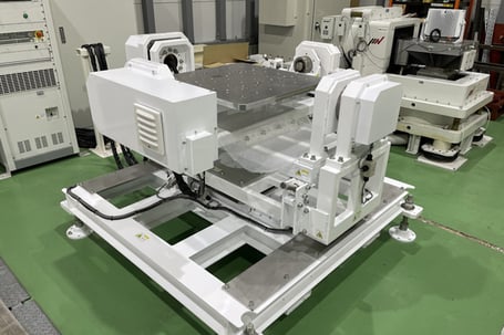 船の揺れを再現して検査する機械