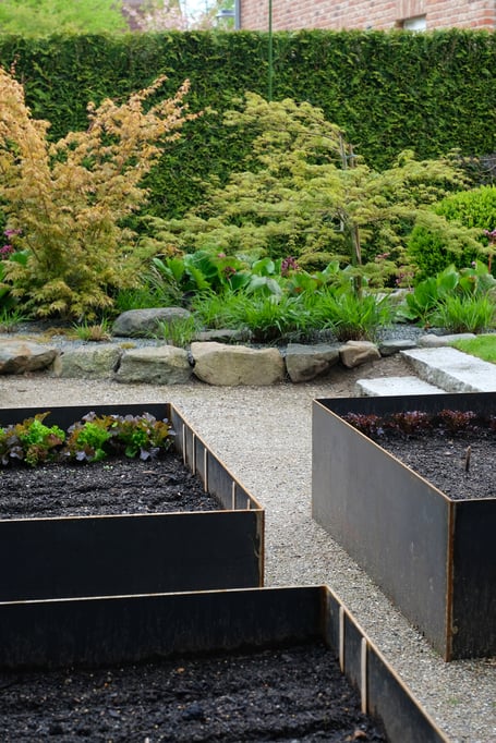 dieartigeGARTEN // dieartigeGARTEN // (early) May Garden - high beds / Knieehochbeete aus Schwarzstahl