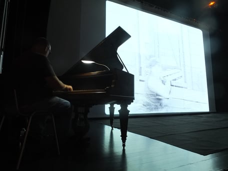 Hommage au piano à Max Linder et Buster Keaton, les précurseurs du cinéma moderne à l'époque du muet