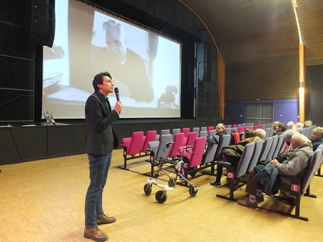 Pieere Charpilloz partage une belle rencontre avec "Lola". Photos Jean-Louis Burési