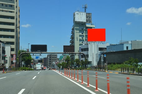 共栄研磨剤ビル・近景