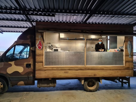 carrito de comida en instalaciones de paintball Sevilla