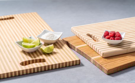 Tropicboards Schneidebretter mit Deko © Macani WOODDESIGN