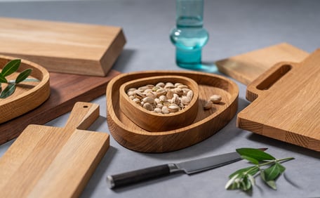 Pure Design Schneidebretter mit Schalen und Deko © Macani WOODDESIGN