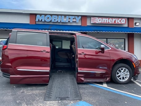 2019 Chrysler Pacifica Wheelchair Vans