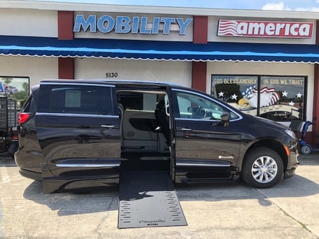 2018 Chrysler Pacifica Wheelchair Vans