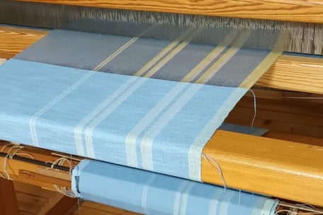 Webstuhl zum Weben des eigenen Stoffes in Boniswil bei FABRICA