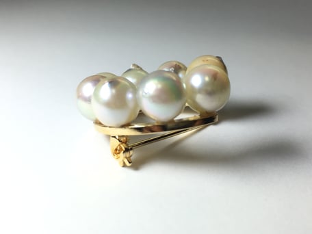 「acoya project」シンボルブローチ（側面）