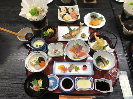 会席料理の一例（季節により内容は変わります）