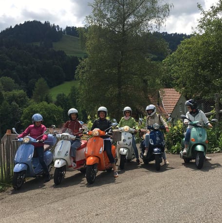 Geschlossene Gesellschaft Vespa Atelier Café Atelier-Café Restaurant Beiz Gourmet Kulinarik Essen Kunst Künstler Maler Kunstmaler Daniel Gisler Krinau Lichtensteig Wattwil Toggenburg Ostschweiz St. Gallen