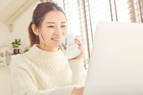 忙しい方でも学習できる「e-ラーニング学習システム」を採用