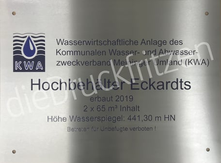 Edelstahlschild nach Tiefengravur 2-fabig ausgelegt