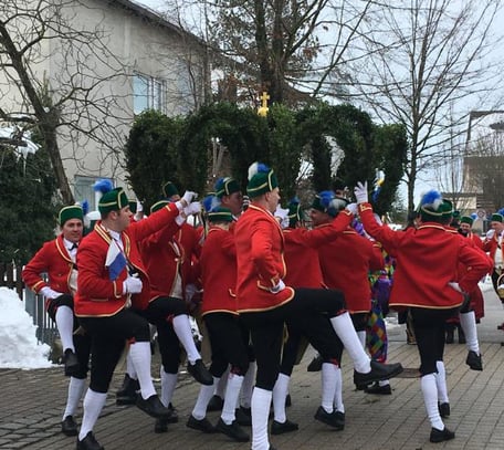 Schäffler Tanz Schäfflertanz Tradition traditionell Veranstaltung Feiern Bayern bayrisch gesellig rot Event Pest Vertreibung 