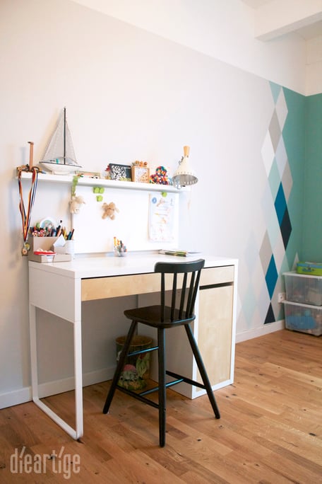 dieartigeBLOG - Wandgestaltung, Rauten in Blau- und Grautönen | graue Wand + Schreibtisch Micke