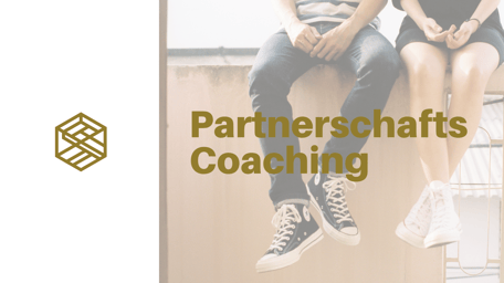 paar sitzt auf mauer, beine, partnerschaftscoaching, Logo gedankengut hypnose & Coaching