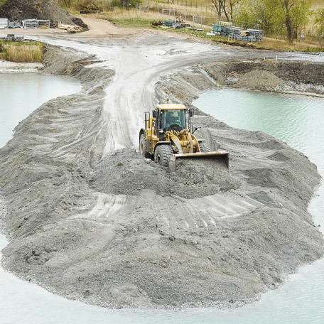 Bagger St. Martins Therme Frauenkirchen Wegebau Splitt Brechsand Seeanlage Erdarbeiten Badesee 